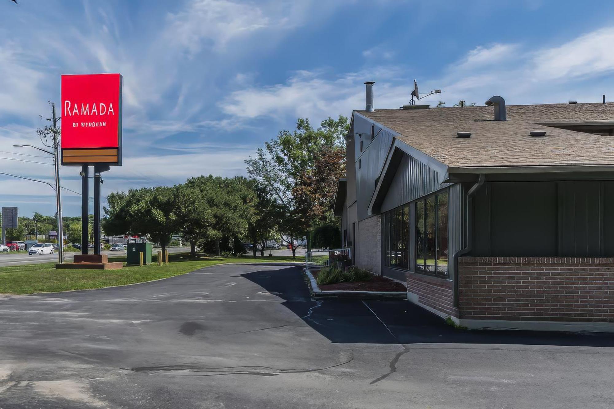 Ramada By Wyndham Kingstonモーテル エクステリア 写真