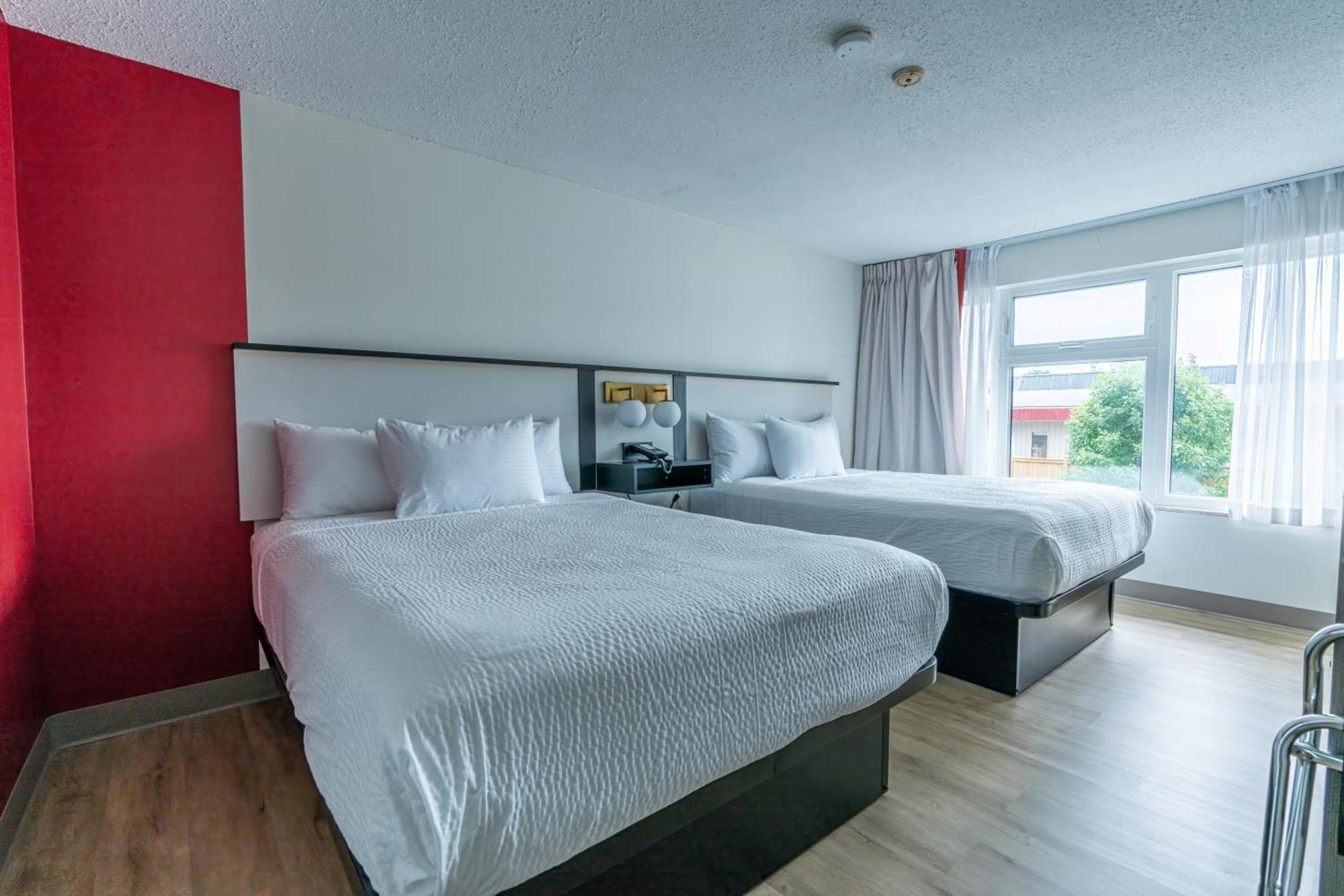 Ramada By Wyndham Kingstonモーテル エクステリア 写真