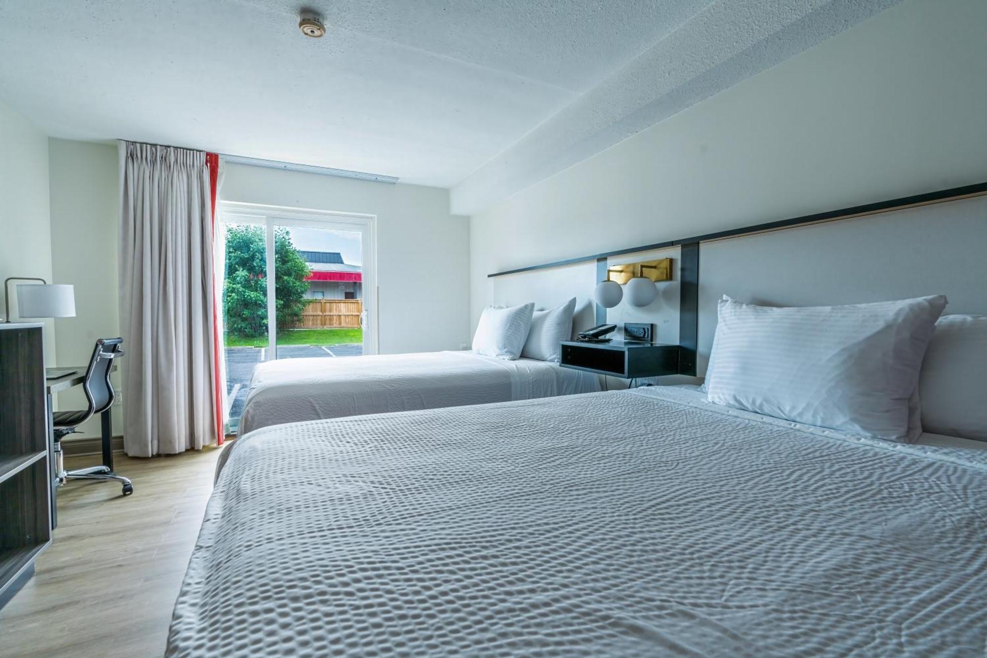 Ramada By Wyndham Kingstonモーテル エクステリア 写真