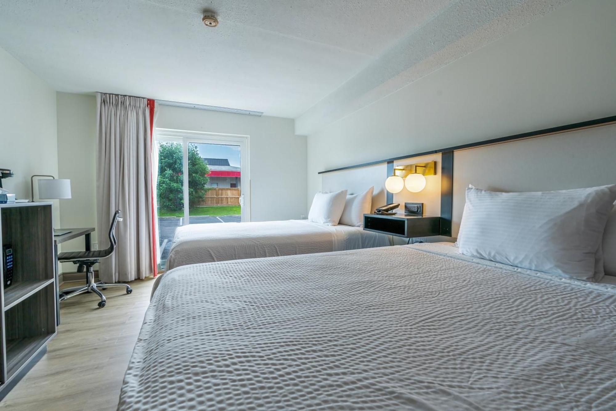 Ramada By Wyndham Kingstonモーテル エクステリア 写真