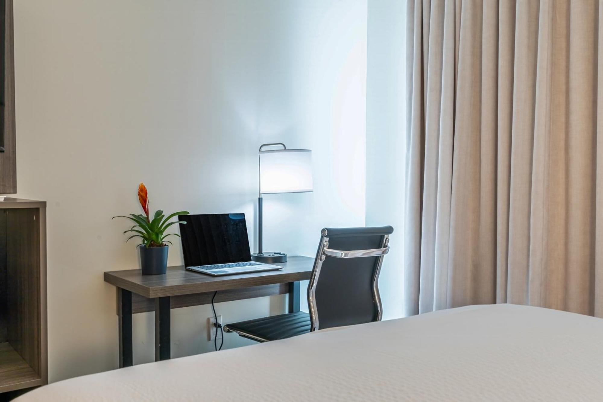Ramada By Wyndham Kingstonモーテル エクステリア 写真