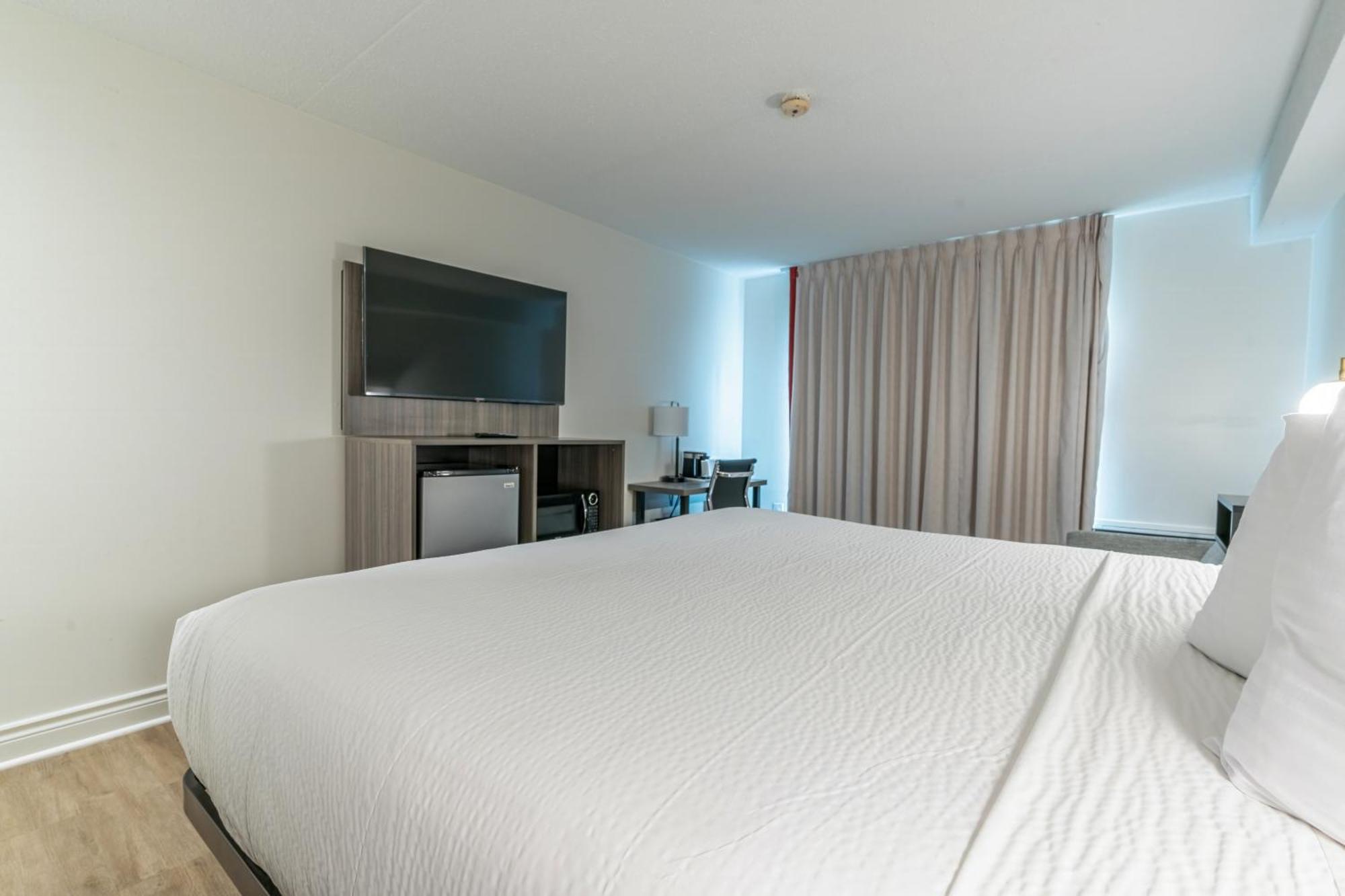 Ramada By Wyndham Kingstonモーテル エクステリア 写真