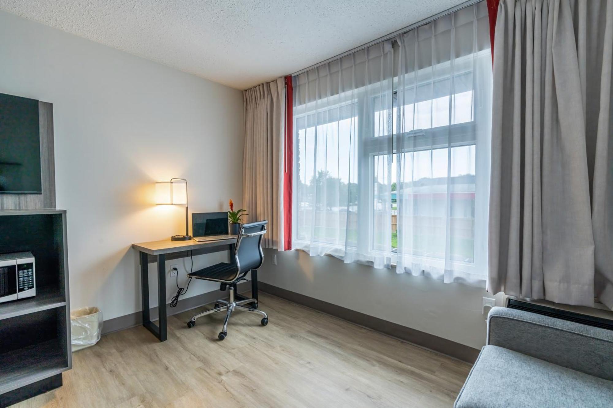 Ramada By Wyndham Kingstonモーテル エクステリア 写真