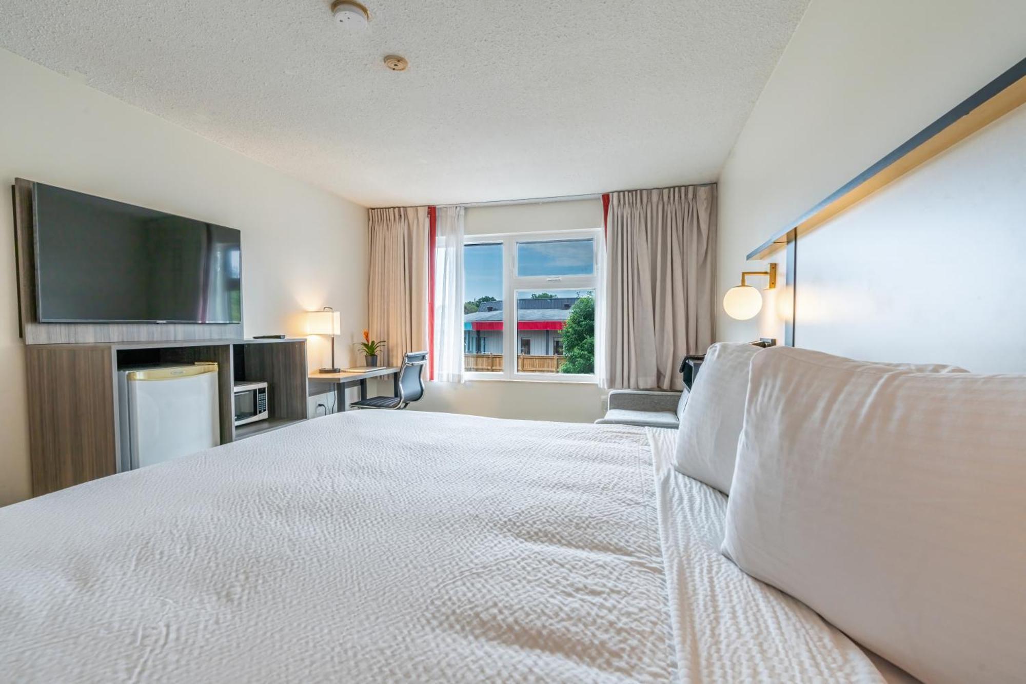 Ramada By Wyndham Kingstonモーテル エクステリア 写真