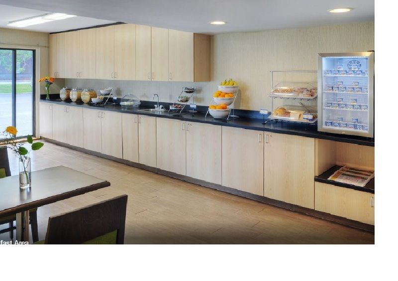 Ramada By Wyndham Kingstonモーテル エクステリア 写真