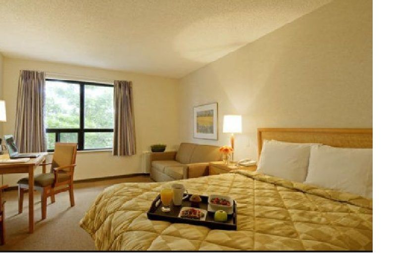 Ramada By Wyndham Kingstonモーテル エクステリア 写真