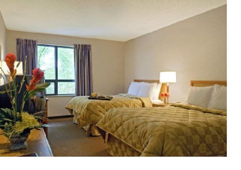 Ramada By Wyndham Kingstonモーテル エクステリア 写真