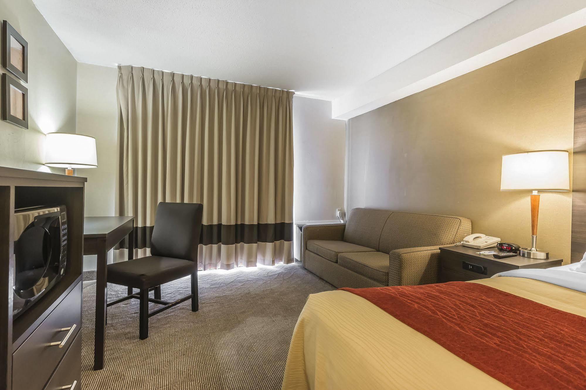 Ramada By Wyndham Kingstonモーテル エクステリア 写真
