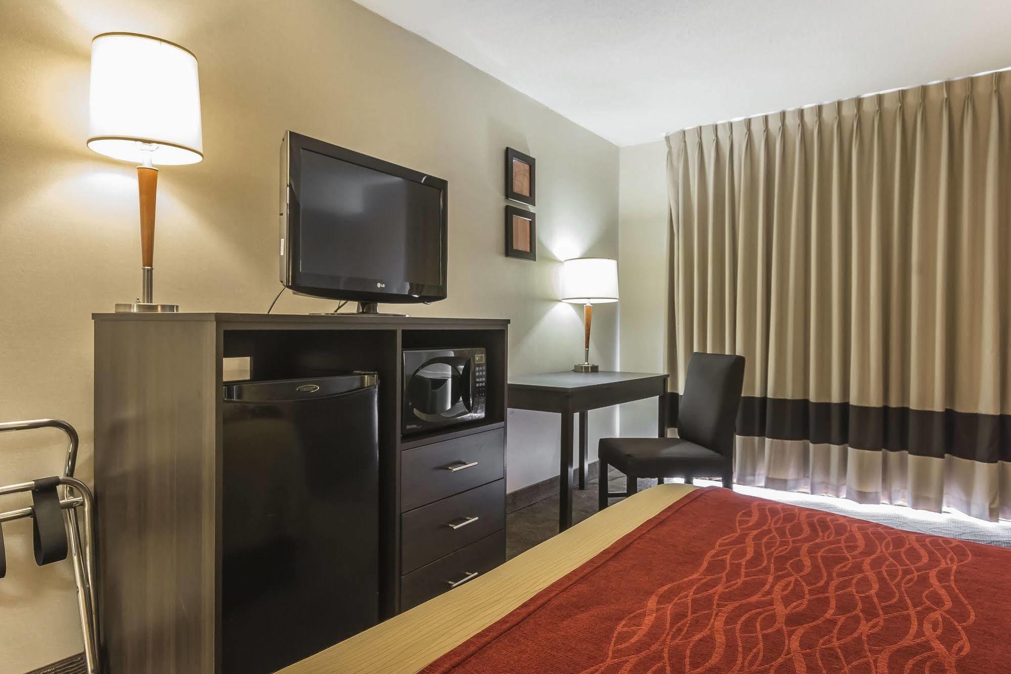 Ramada By Wyndham Kingstonモーテル エクステリア 写真