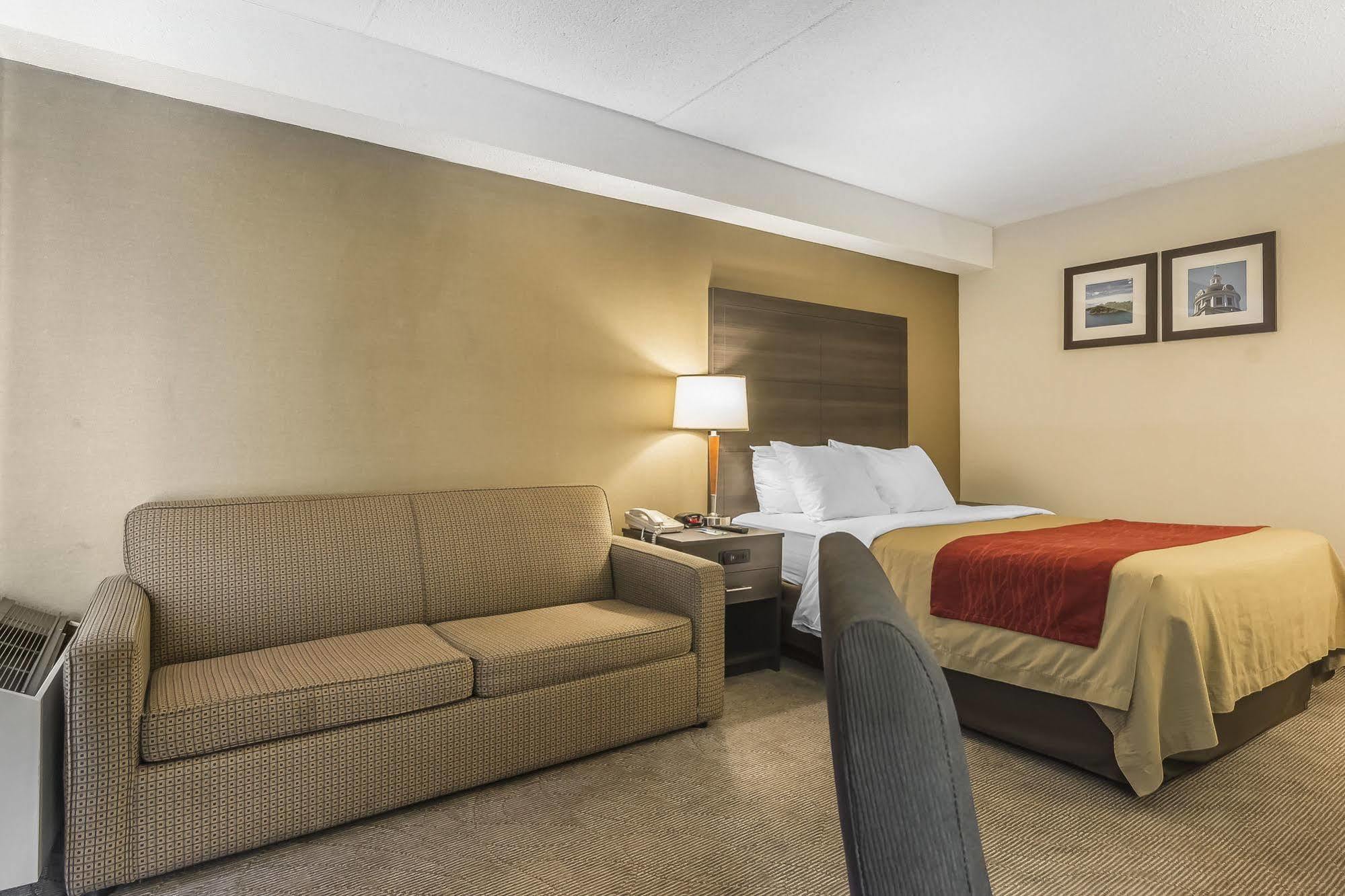 Ramada By Wyndham Kingstonモーテル エクステリア 写真